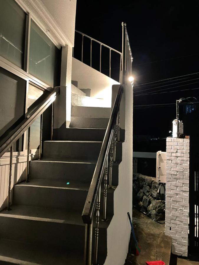 Cozy Sinchon 2548 Villa Jeju Exterior photo